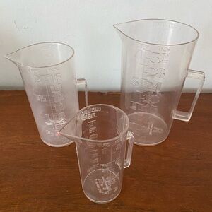 Rubber Queen Vintage Nesting Measuring Cups set of 3 1970s